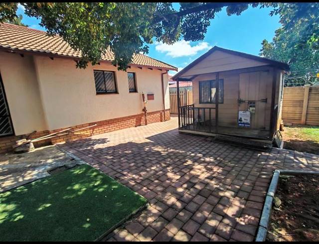 3 BEDROOM HOUSE FOR SALE IN HEUWELOORD